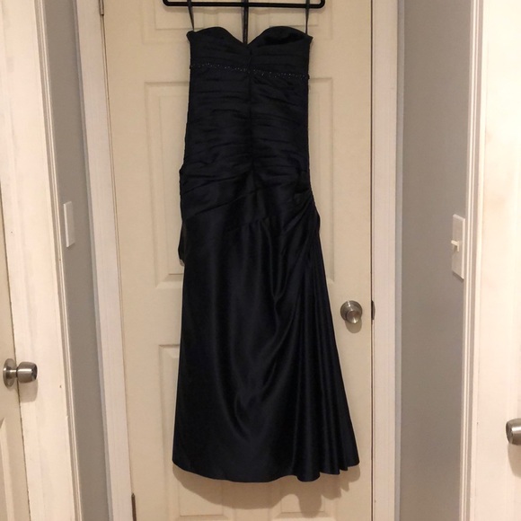 Bill Levkoff strapless bridesmaid dress. - Picture 4 of 7